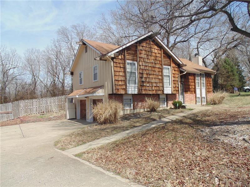 8636 E 73rd Ter, Kansas City, MO 64133