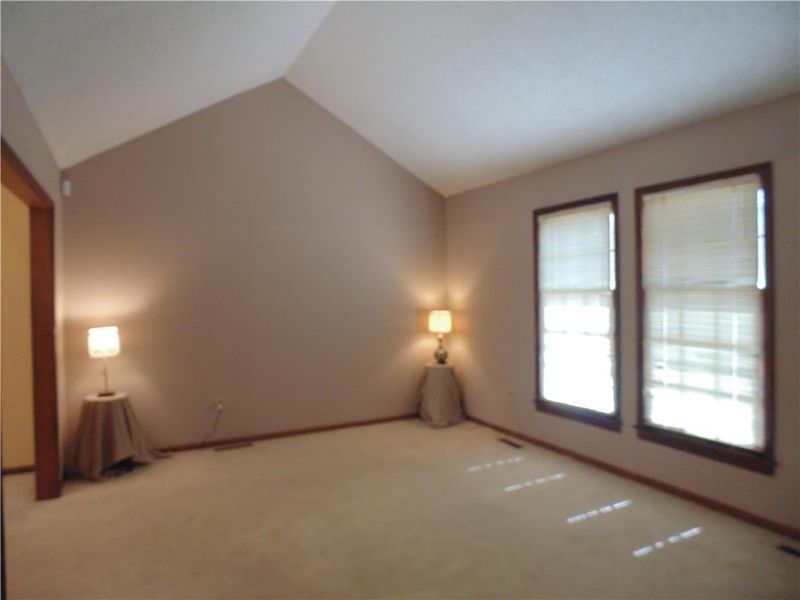 8636 E 73rd Ter, Kansas City, MO 64133