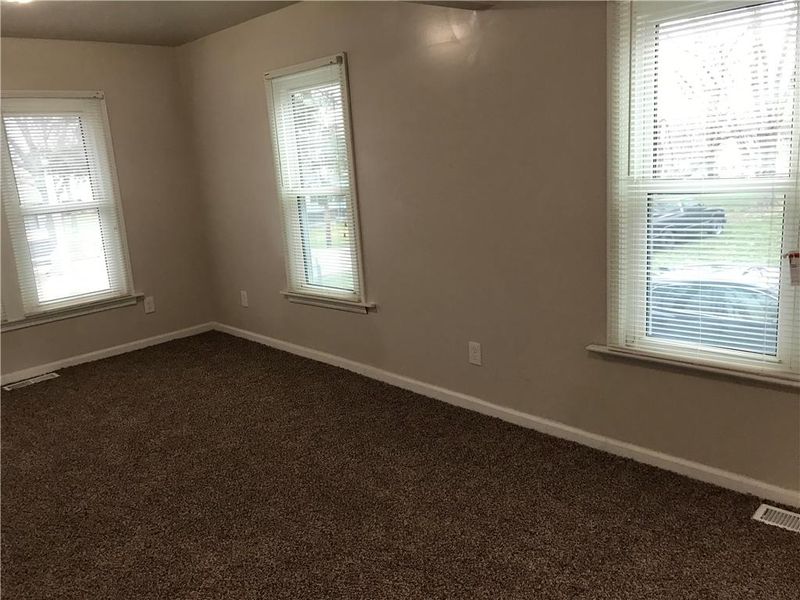 8420 E 55th St, Kansas City, MO 64129