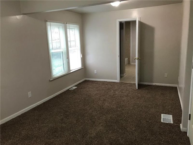 8420 E 55th St, Kansas City, MO 64129