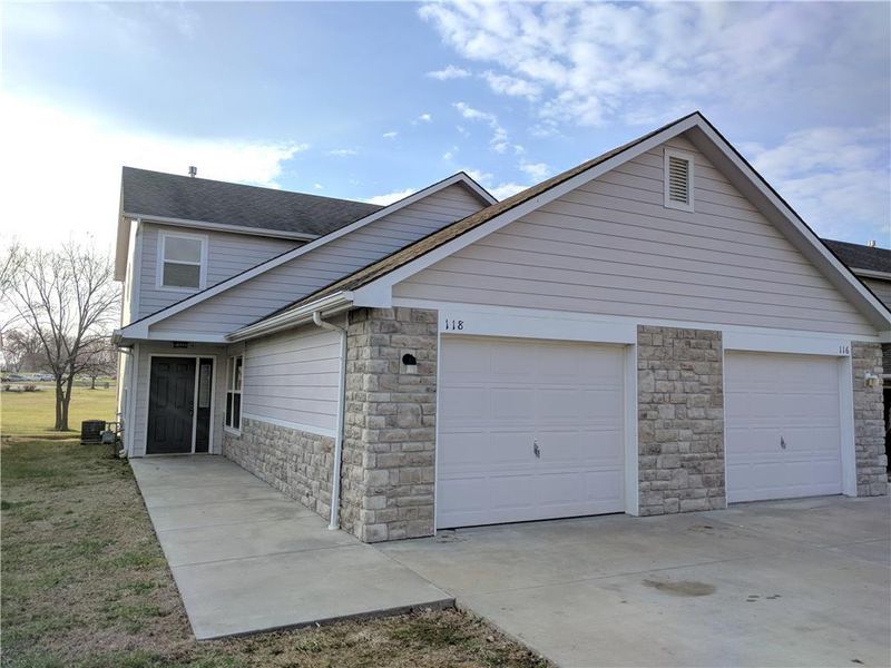 116 Silver Leaf Ln, Baldwin City, KS 66006