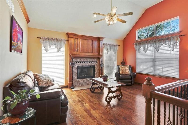 8424 W 77th St, Overland Park, KS 66207