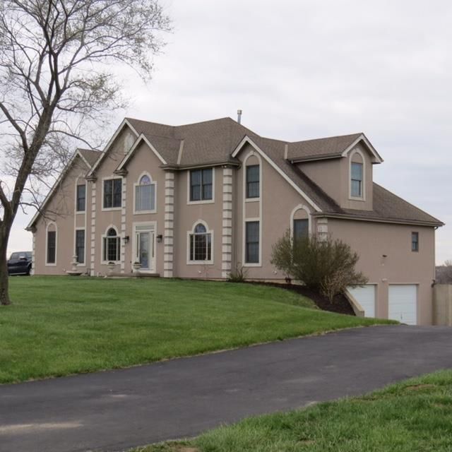 5020 Hutton Rd, Kansas City, KS 66109
