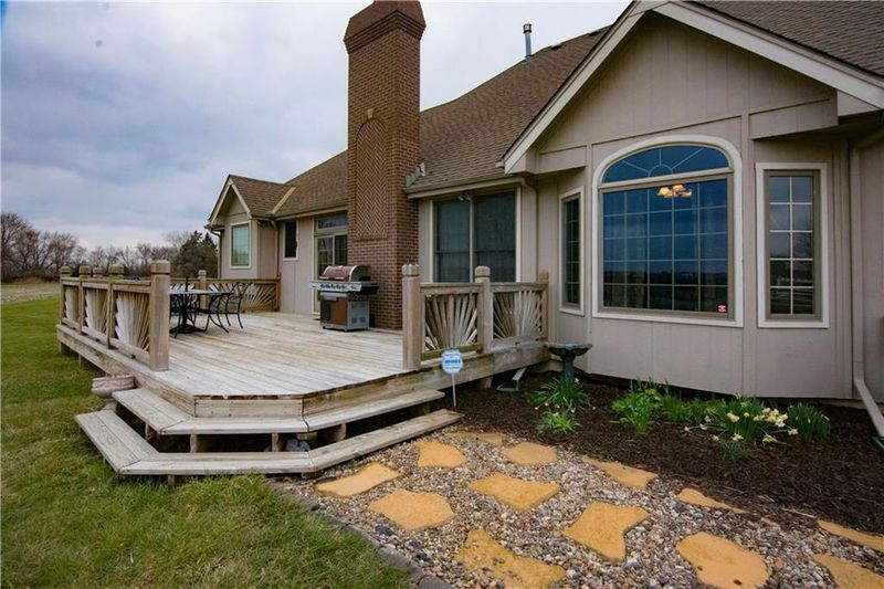 5020 Hutton Rd, Kansas City, KS 66109