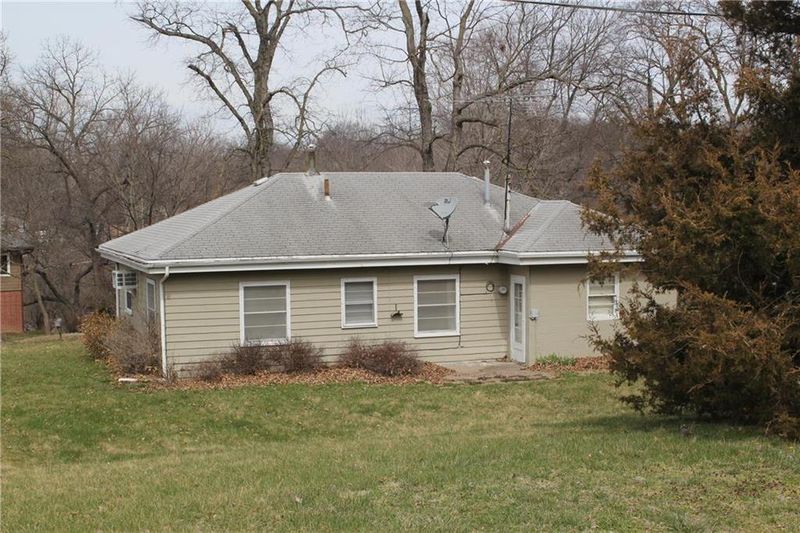 1514 N 3rd St, Atchison, KS 66002