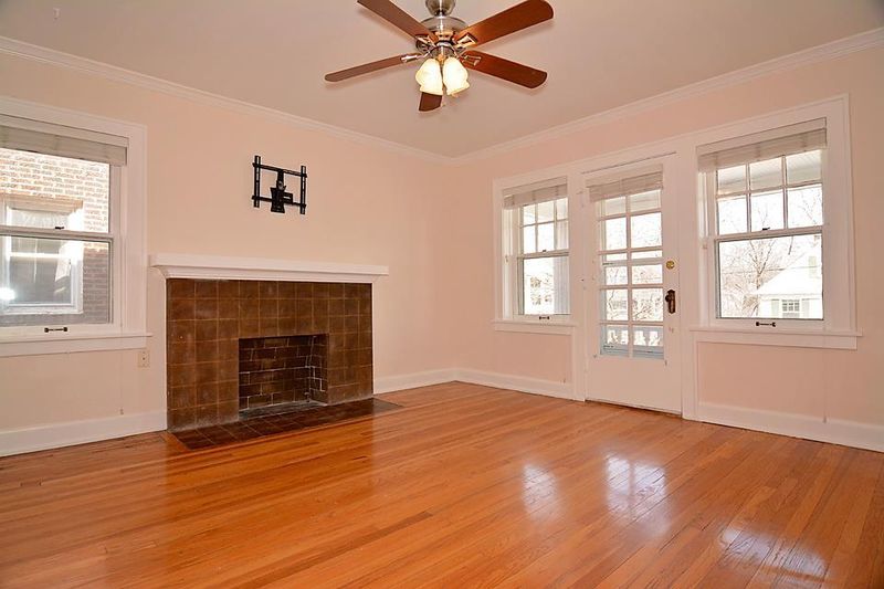 305 E 43rd St #2 West, Kansas City, MO 64111