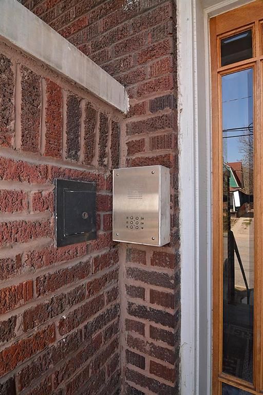 305 E 43rd St #2 West, Kansas City, MO 64111