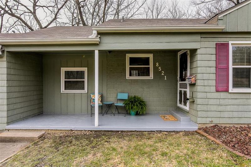8521 W 86th Ter, Overland Park, KS 66212
