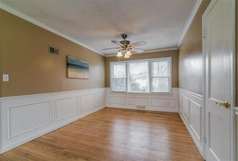 8521 W 86th Ter, Overland Park, KS 66212