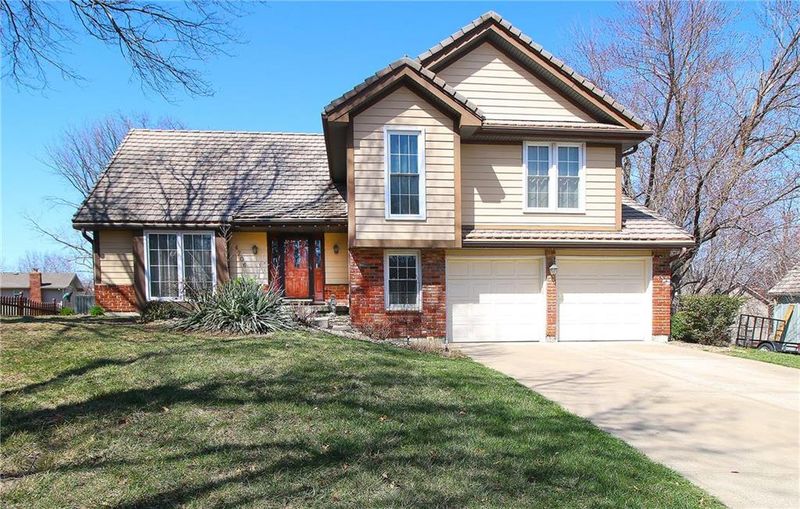 4706 NW 82nd St, Kansas City, MO 64151