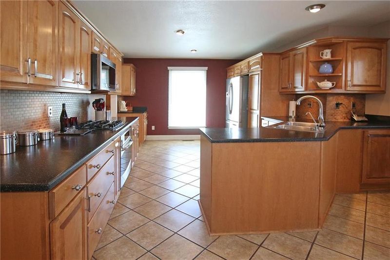 4706 NW 82nd St, Kansas City, MO 64151
