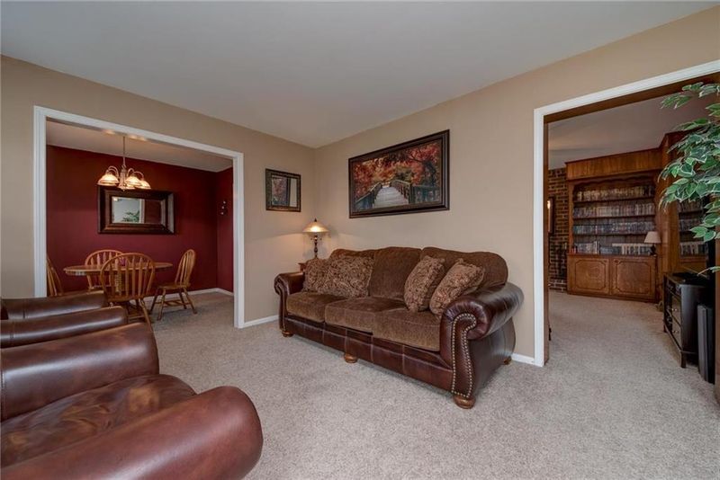 7801 Kessler Ln, Overland Park, KS 66204