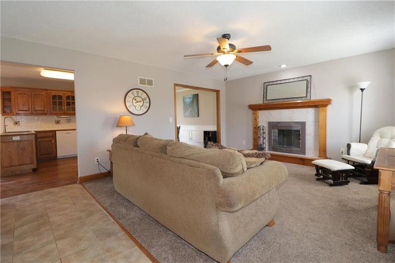 11324 N Summit St, Kansas City, MO 64155