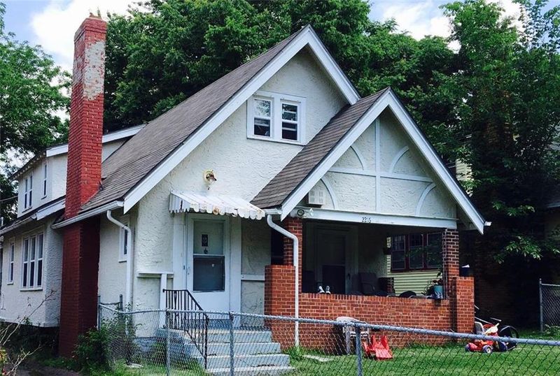 2216 E 67th Ter, Kansas City, MO 64132