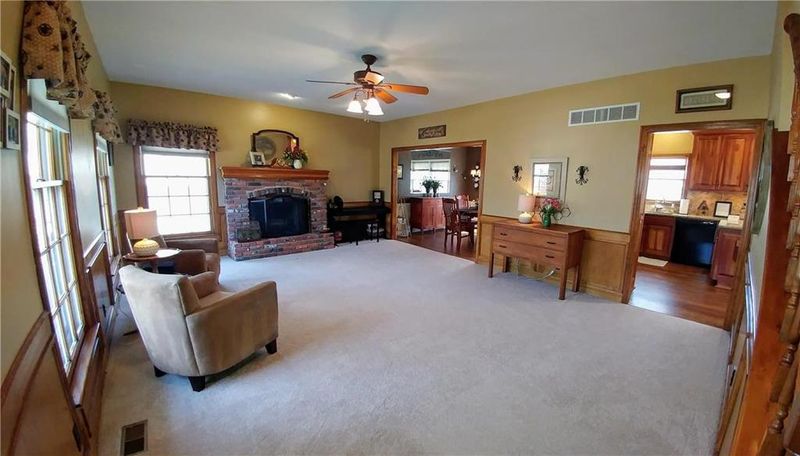 15607 Maple St, Overland Park, KS 66223