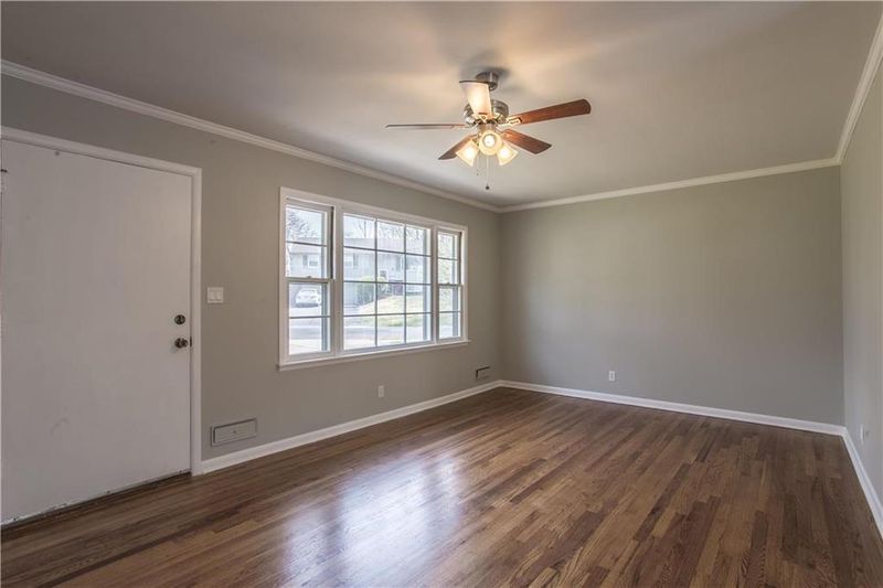 7646 Walmer Ln, Overland Park, KS 66204
