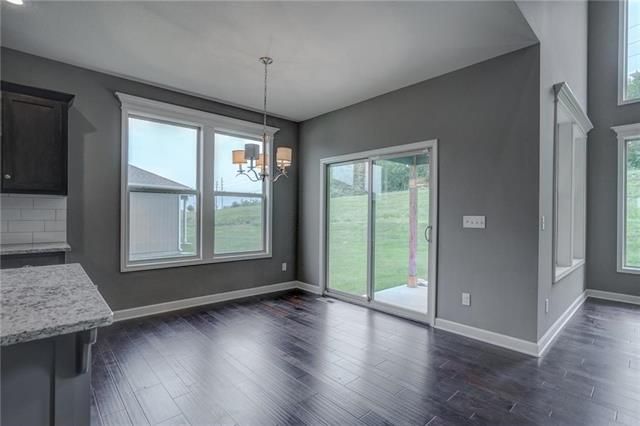 845 Creekmoor Pond Ln, Raymore, MO 64083