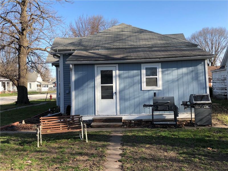 110 W 4th St, Norborne, MO 64668