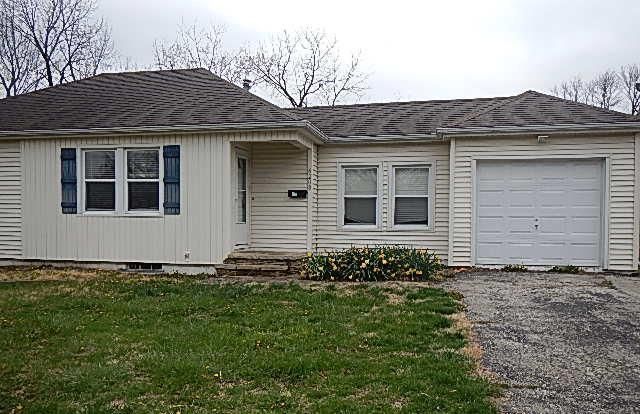 6208 NE Circle Dr, Kansas City, MO 64118