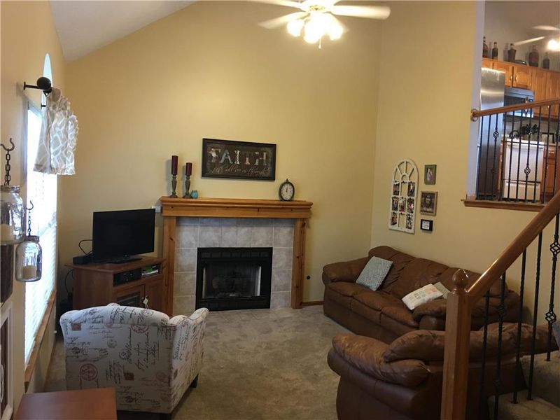 1600 Johnston Dr, Raymore, MO 64083