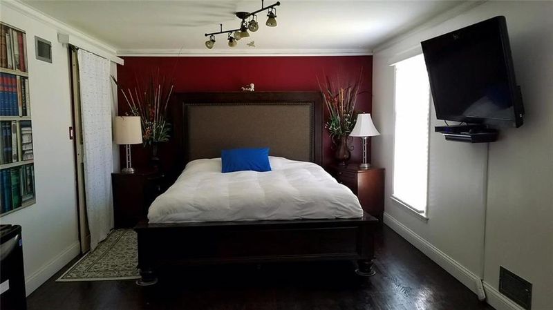 10601 W 98 St, Overland Park, KS 66214