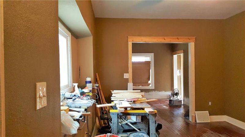 4133 Tracy St, Kansas City, MO 64110