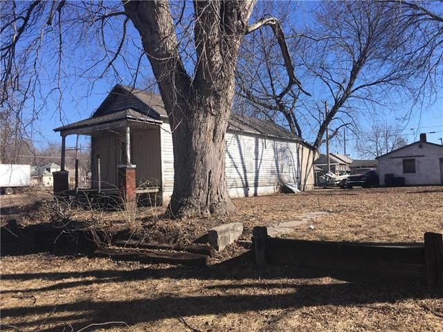 3017 S 18th St, St Joseph, MO 64503