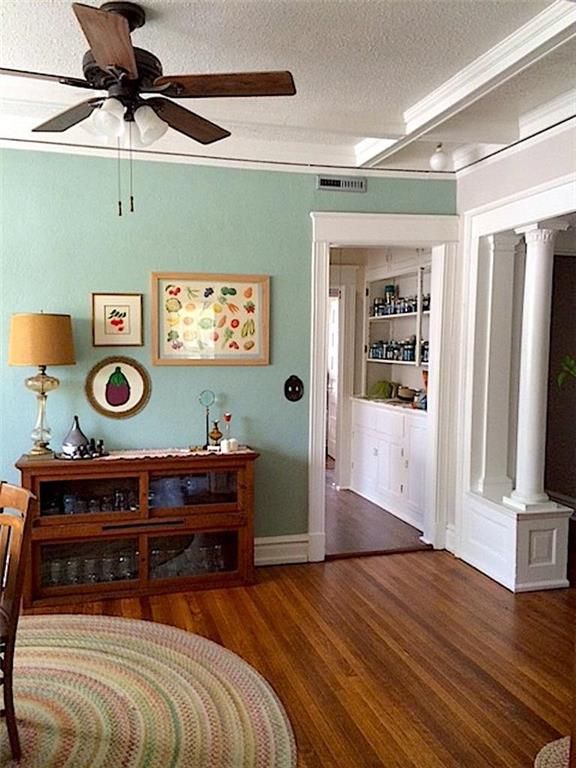 105 W 34 St, Kansas City, MO 64111