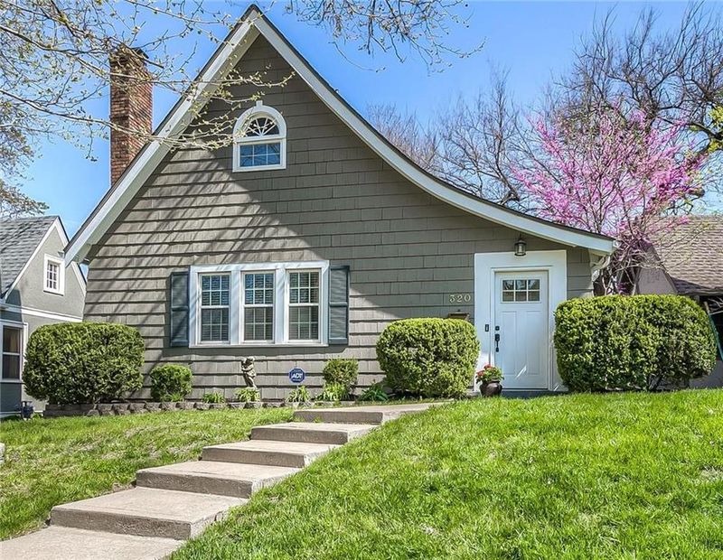 320 E 69 St, Kansas City, MO 64113