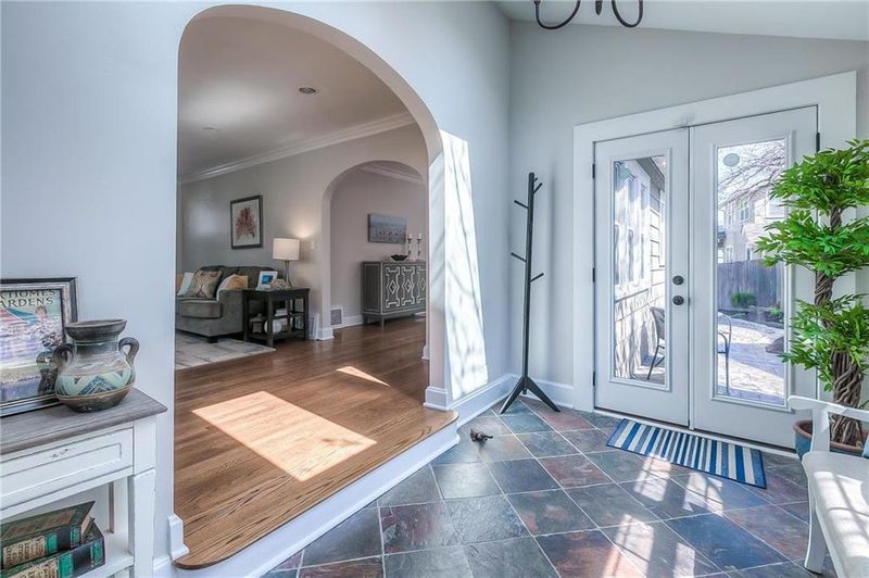320 E 69 St, Kansas City, MO 64113