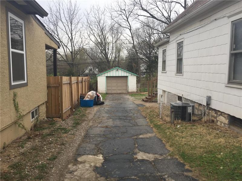 1840 Ewing Ave, Kansas City, MO 64126