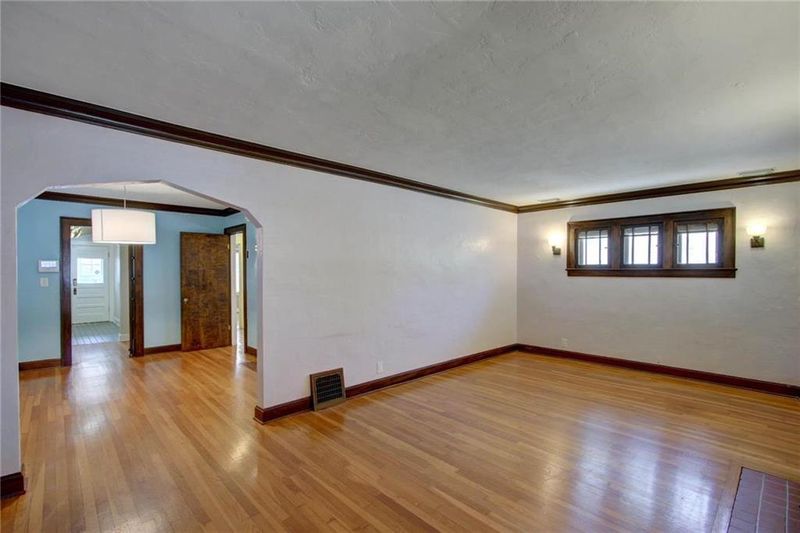 313 E 70th Ter, Kansas City, MO 64113