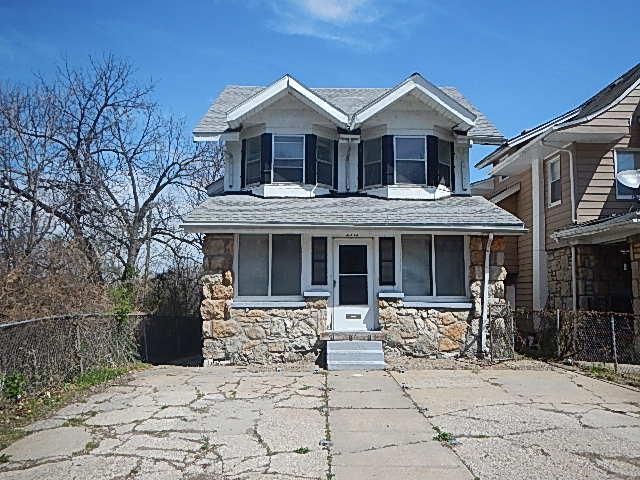 2512 E 42nd St, Kansas City, MO 64130
