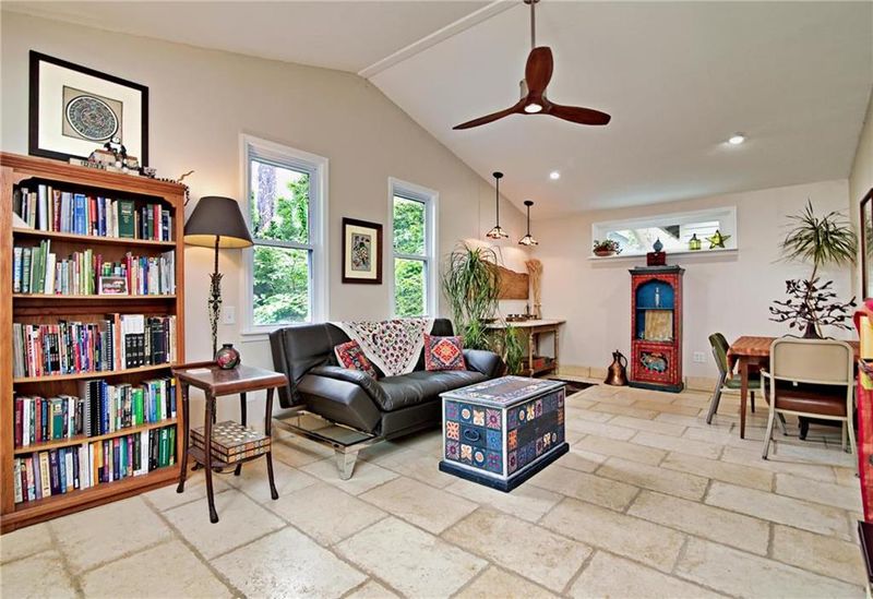 5907 Holmes St, Kansas City, MO 64110