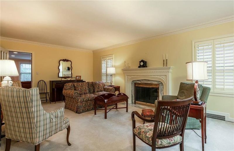 1024 W 70 St, Kansas City, MO 64113