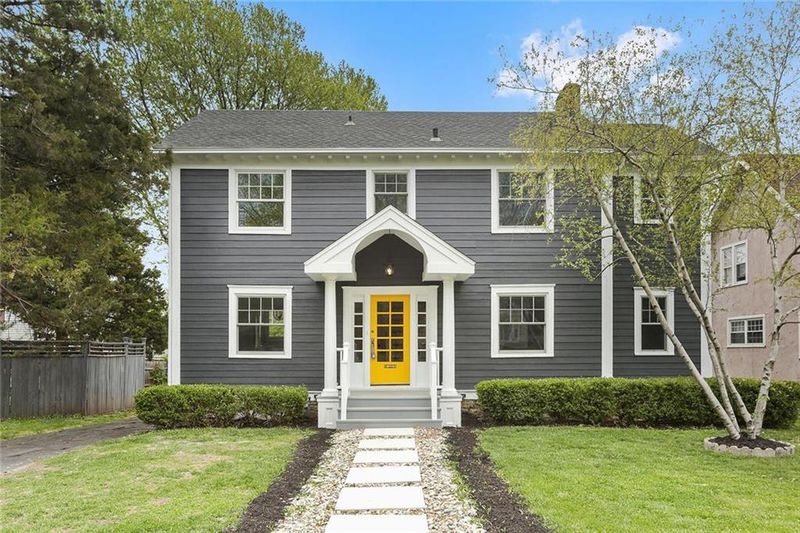 7441 Summit Ave, Kansas City, MO 64114