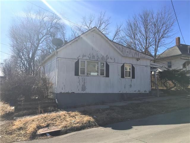 1410 Patee St, St Joseph, MO 64501