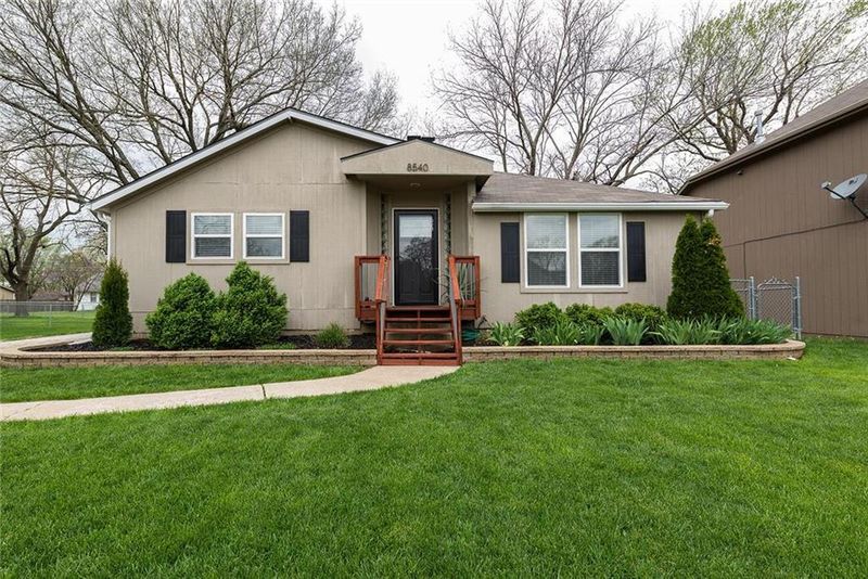 8540 Switzer Rd, Overland Park, KS 66214