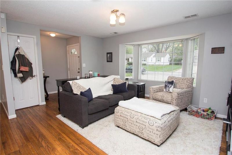 8218 Mackey St, Overland Park, KS 66204