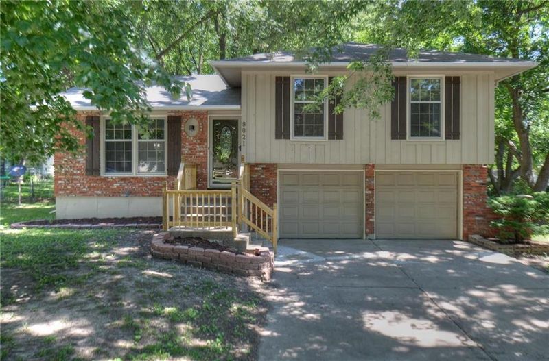 9021 Hunter St, Kansas City, MO 64138