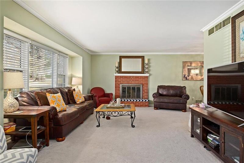 10821 Mcgee St, Kansas City, MO 64114