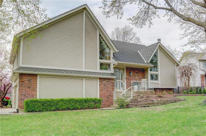 10584 Haskins St, Overland Park, KS 66215