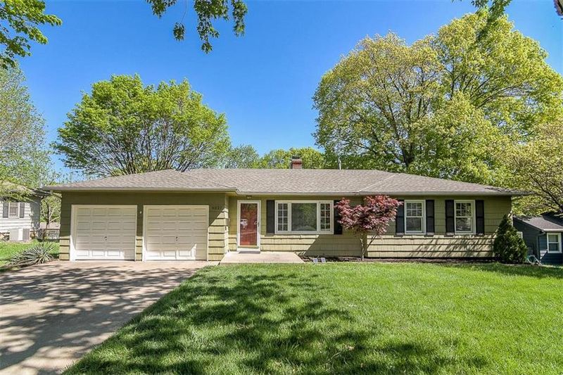 6522 W 77th Ter, Overland Park, KS 66204