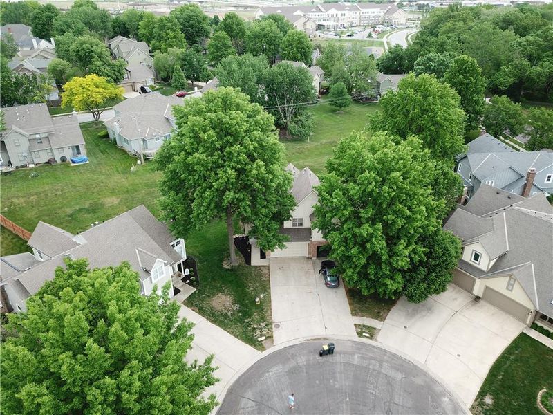 10616 W 116th Ter, Overland Park, KS 66210