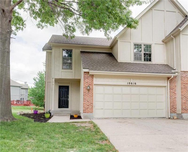 10616 W 116th Ter, Overland Park, KS 66210