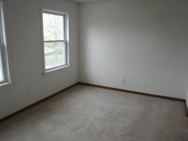 2802 Winterbrook Cir, Lawrence, KS 66047