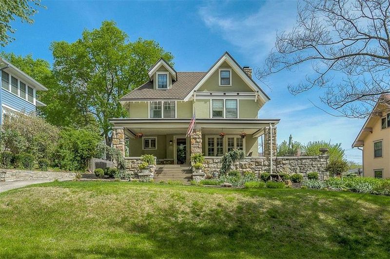 46 E 55th Ter, Kansas City, MO 64113