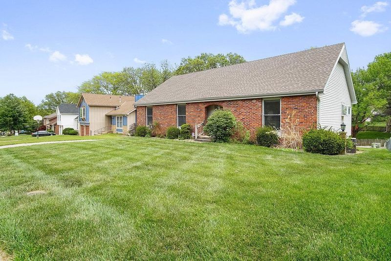 10581 Bradshaw St, Overland Park, KS 66215