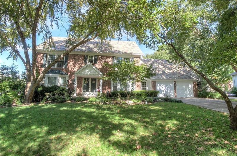 2700 W 120th Ter, Leawood, KS 66209