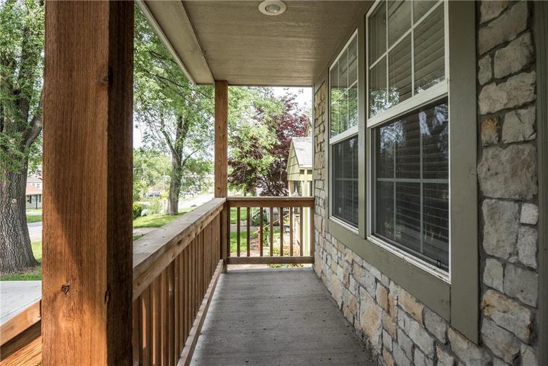 112 W 79 St, Kansas City, MO 64114